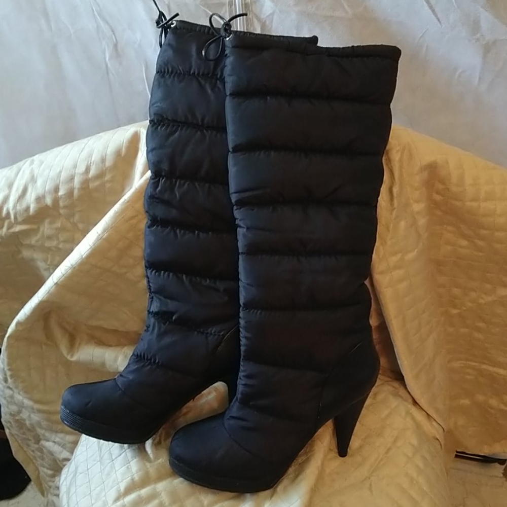 Betsey Johnson Puffer Boots Beautiful NWOT